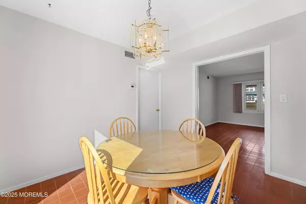 19 Avalon Lane, Aberdeen, NJ 07747