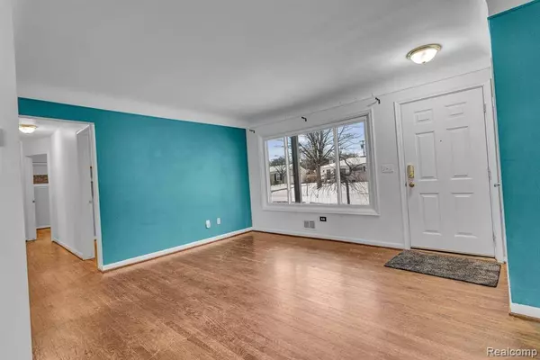 9290 Louisiana Street, Livonia, MI 48150