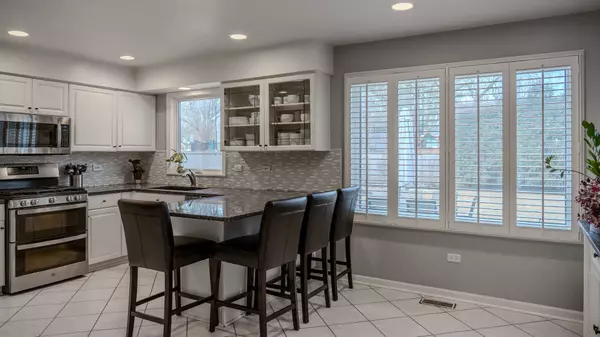 2726 Illinois RD, Northbrook, IL 60062