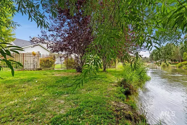 653 N Devon Pl, Star, ID 83669