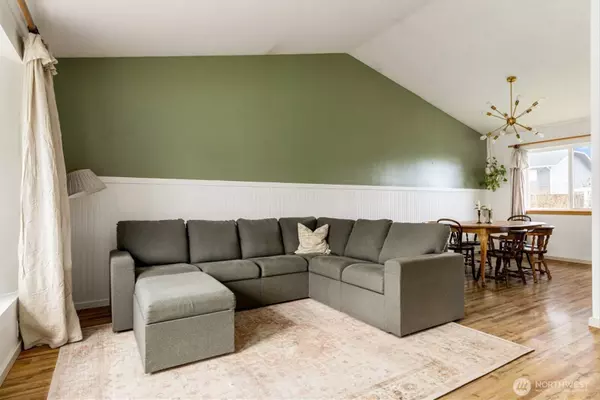 1560 SW 9th AVE, Oak Harbor, WA 98277