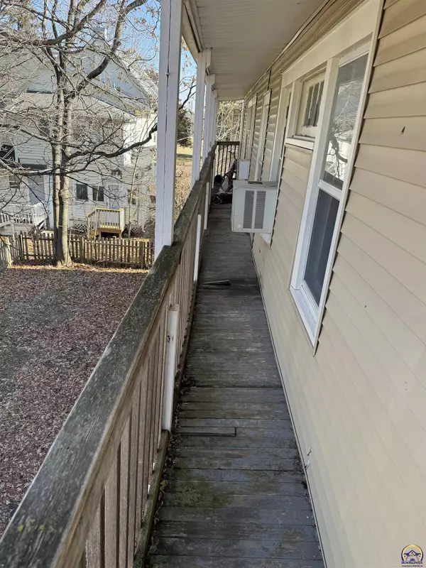 808 SW 11th ST, Topeka, KS 66612