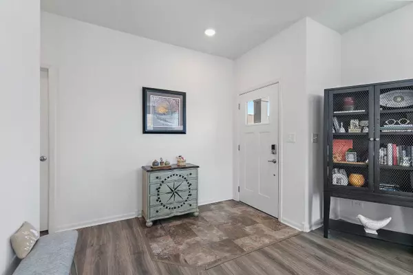 1199 Crestview LN #1199, Pingree Grove, IL 60140