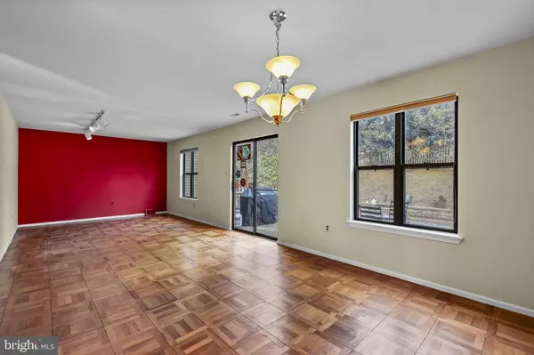 8607 TRUMBAUER DR, Glenside, PA 19038