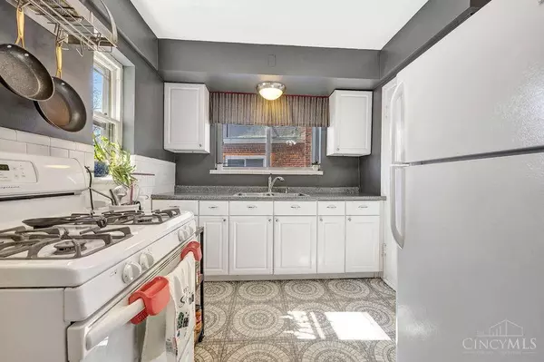 6723 Hampton Dr, Silverton, OH 45236