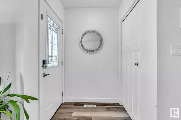 14727 33 ST NW, Edmonton, AB T5Y 2C9