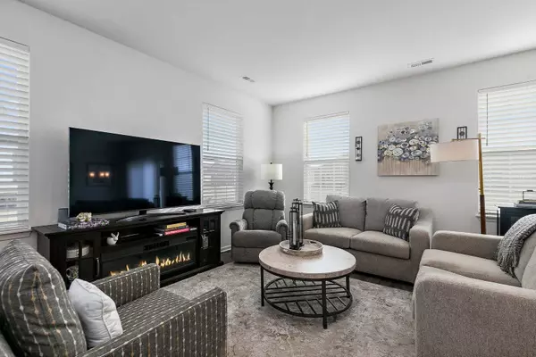 1199 Crestview LN #1199, Pingree Grove, IL 60140