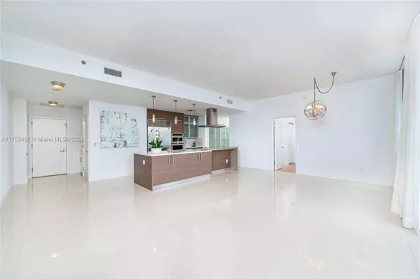 1060 Brickell Ave #4203, Miami, FL 33131