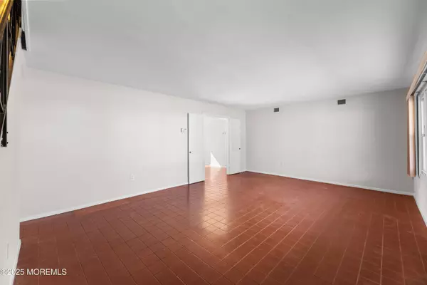 19 Avalon Lane, Aberdeen, NJ 07747