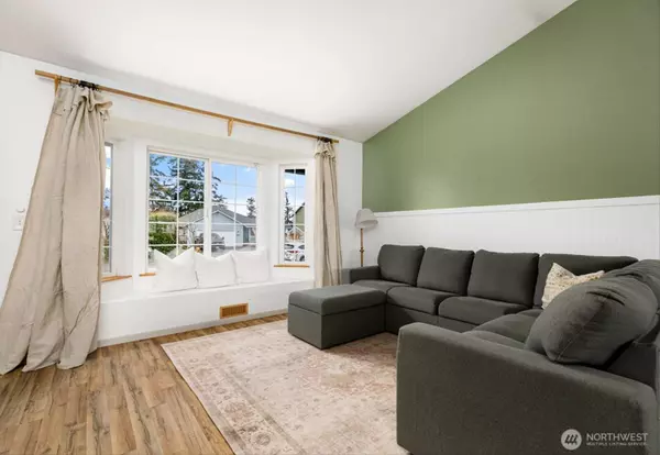 1560 SW 9th AVE, Oak Harbor, WA 98277