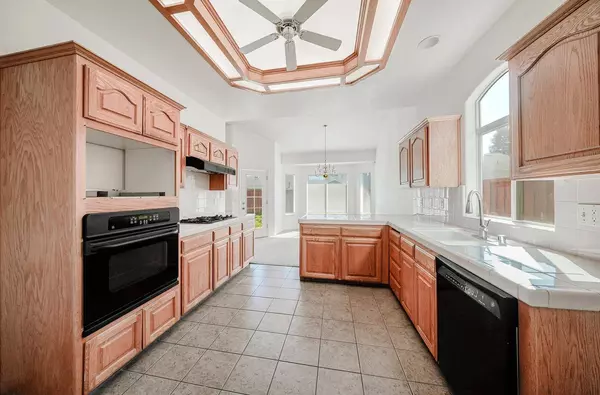 4071 W Fender AVE, Fresno, CA 93722