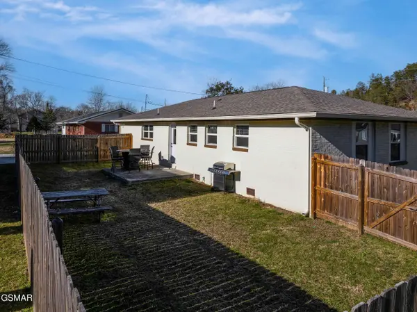2680 High Valley DR, Pigeon Forge, TN 37863