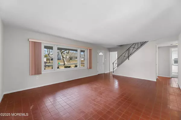 19 Avalon Lane, Aberdeen, NJ 07747