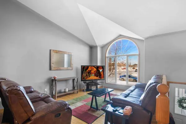 6 Lagrange CRES, Red Deer, AB T4R 3K4