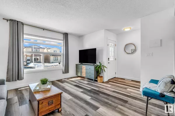 14727 33 ST NW, Edmonton, AB T5Y 2C9