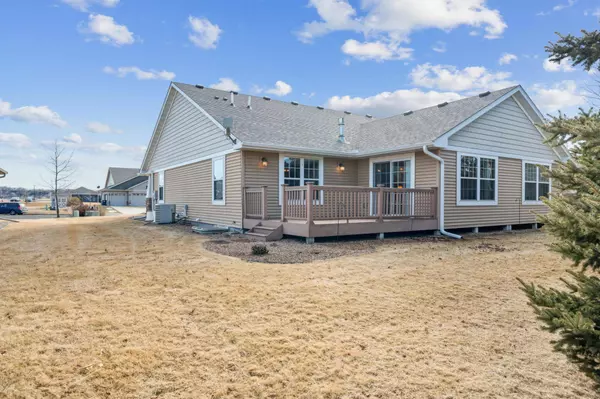 512 Oak Village CT, Belle Plaine, MN 56011