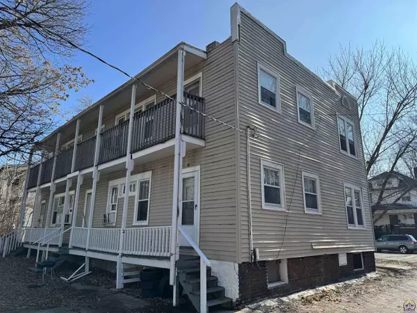 808 SW 11th ST, Topeka, KS 66612