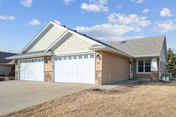 512 Oak Village CT, Belle Plaine, MN 56011