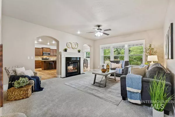 653 N Devon Pl, Star, ID 83669