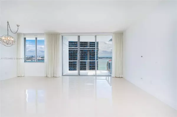 1060 Brickell Ave #4203, Miami, FL 33131