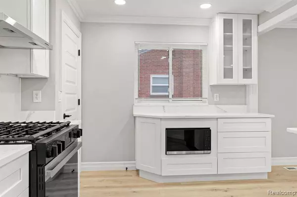 809 BUTTERNUT Avenue, Royal Oak, MI 48073