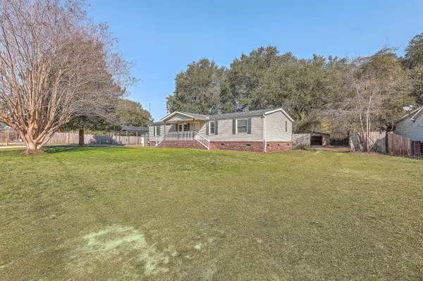 632 Barn Rd, Bonneau, SC 29431