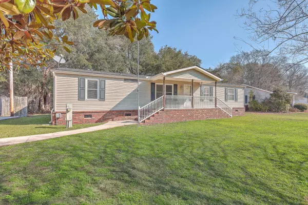 632 Barn Rd, Bonneau, SC 29431