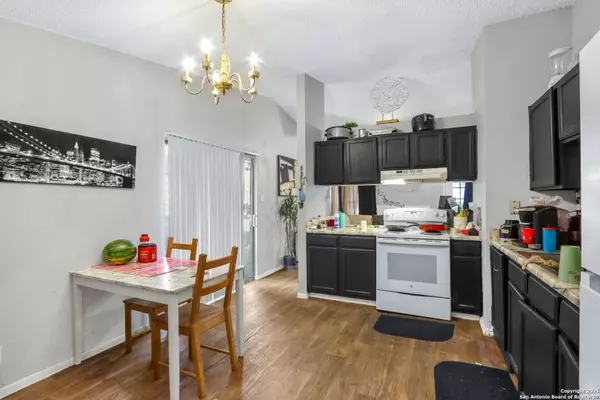 8330 forest ridge UNIT 80, San Antonio, TX 78239-3921