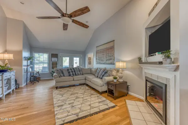 320 Harbour View DR, Johnson City, TN 37615