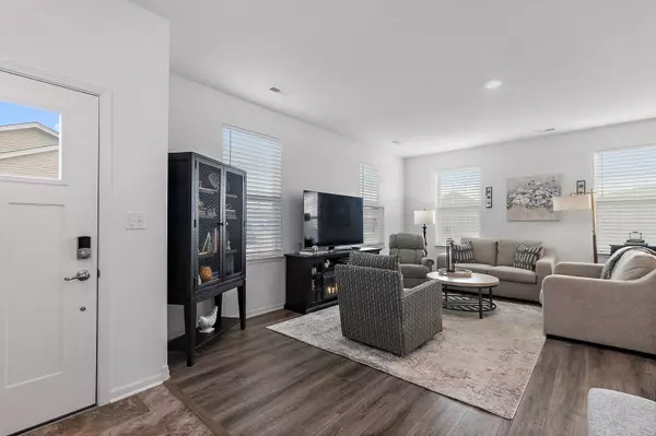 1199 Crestview LN #1199, Pingree Grove, IL 60140