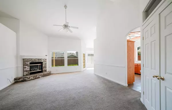 4071 W Fender AVE, Fresno, CA 93722