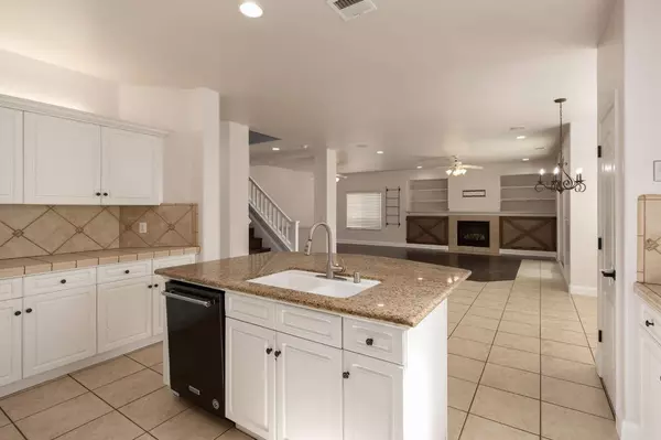 2758 Purvis AVE, Clovis, CA 93611