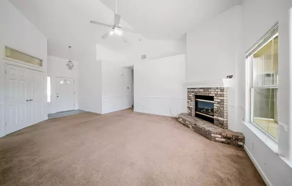 4071 W Fender AVE, Fresno, CA 93722