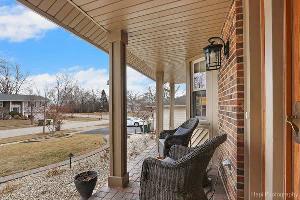 956 Richmond CT, Elk Grove Village, IL 60007