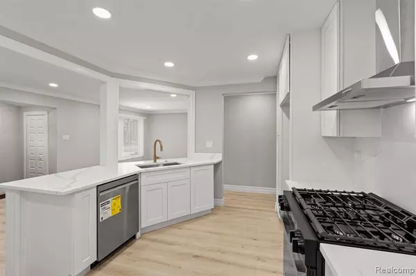 809 BUTTERNUT Avenue, Royal Oak, MI 48073