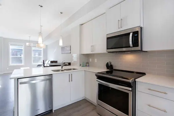 90 Legacy PATH SE, Calgary, AB T2X 4H9