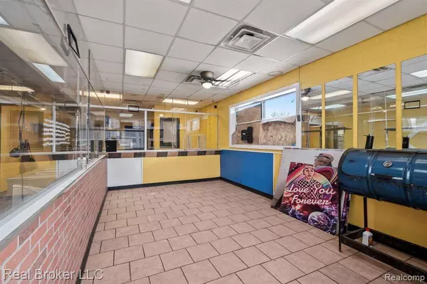 11811 E 7 MILE Road, Detroit, MI 48205