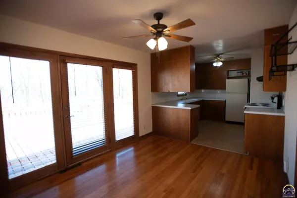 4948 NE Indian Creek RD, Topeka, KS 66617