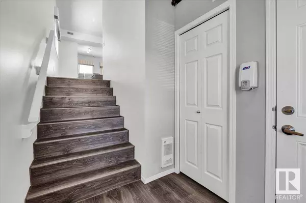 #44 6520 2 AV SW, Edmonton, AB T6X 1S4