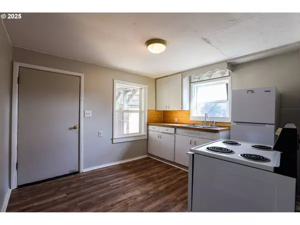 857 N MYRTLE RD, Myrtle Creek, OR 97457