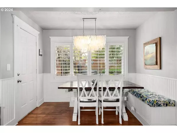 922 E AVE, Lake Oswego, OR 97034