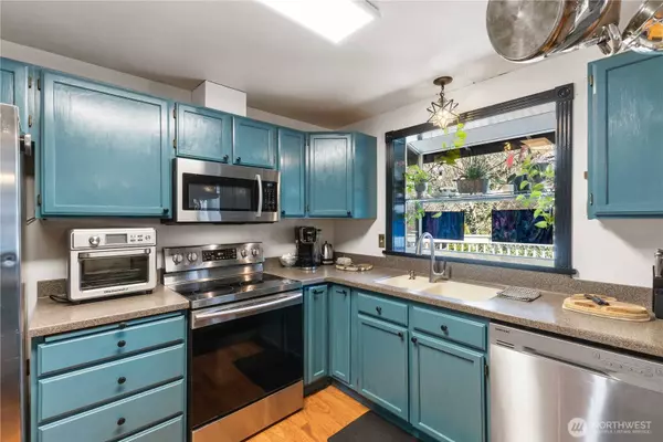 24908 19th AVE S, Des Moines, WA 98198