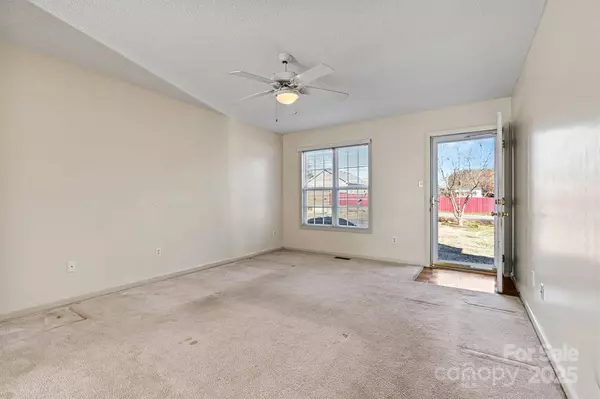 2107 Summerfield CIR, Conover, NC 28613