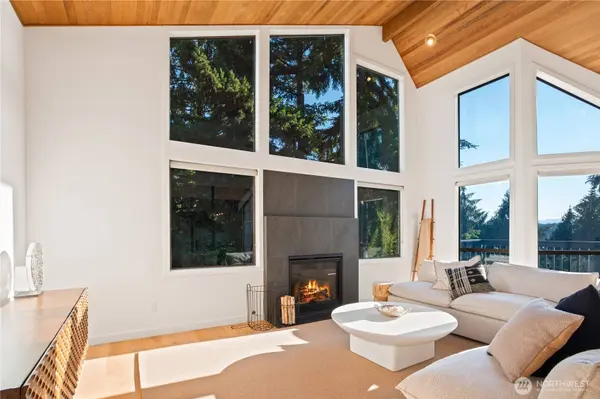 13441 64th TER NE, Kirkland, WA 98034