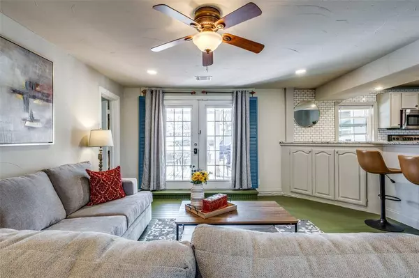 736 E Wall Street, Grapevine, TX 76051