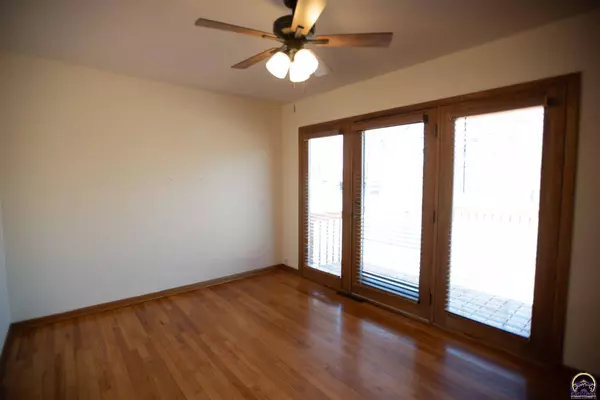 4948 NE Indian Creek RD, Topeka, KS 66617