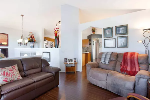 104 Hidden GN NW, Calgary, AB T3A 5K7