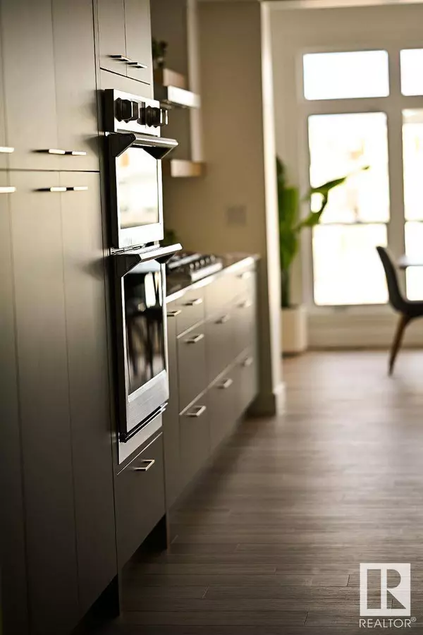 5517 KOOTOOK RD SW, Edmonton, AB T6W 1A6