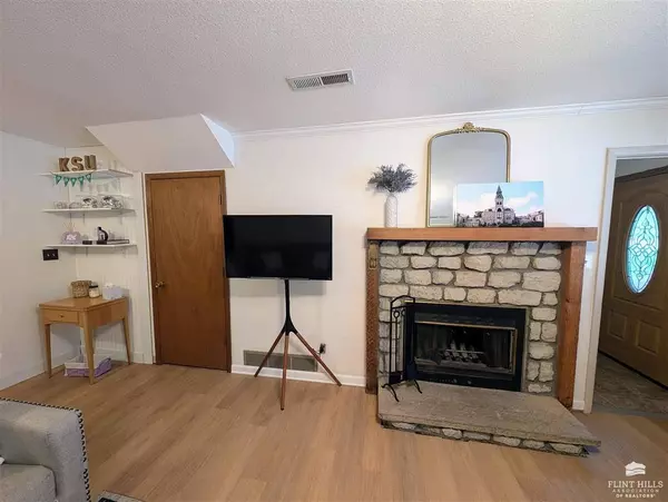 1837 Virginia DR, Manhattan, KS 66502