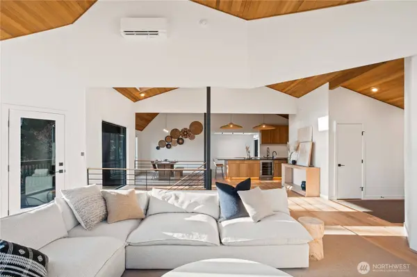 13441 64th TER NE, Kirkland, WA 98034